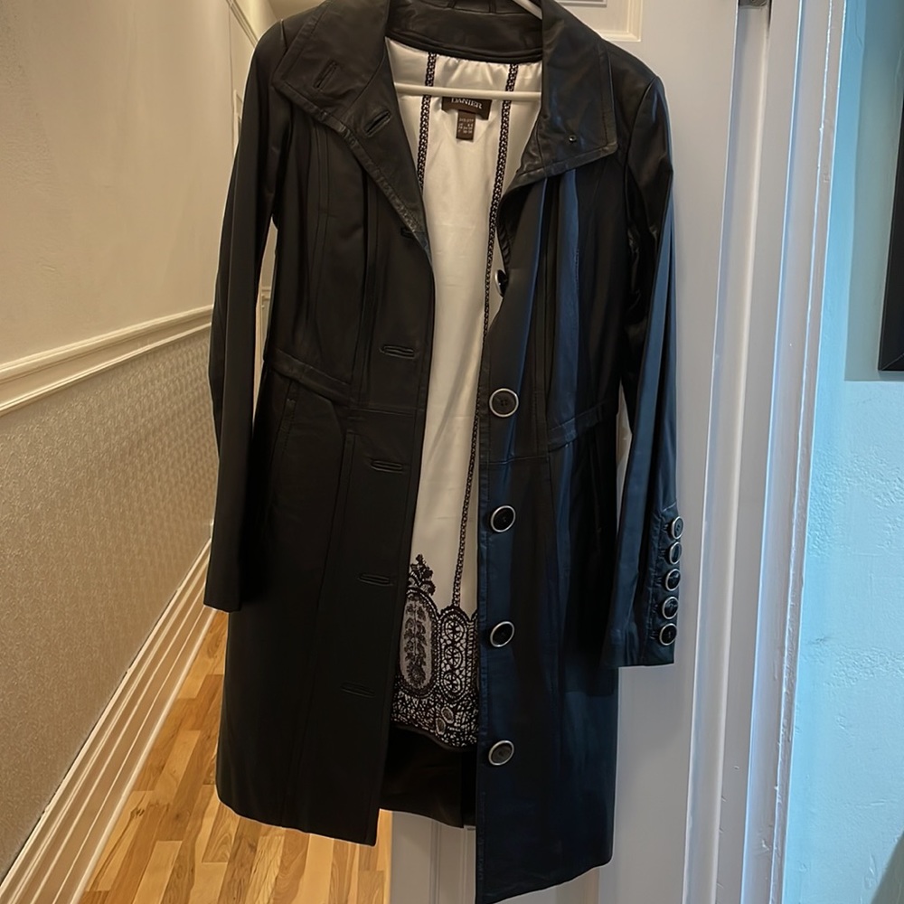 Genuine leather coat. 2xs. Excellent condition, worn once.